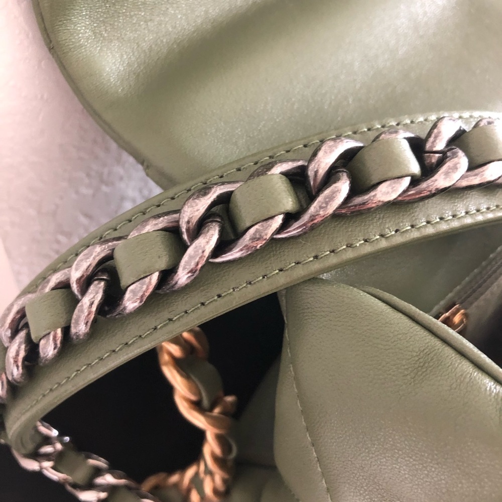 Brand new CHANEL small 19 green handbag - Picture 11 of 16